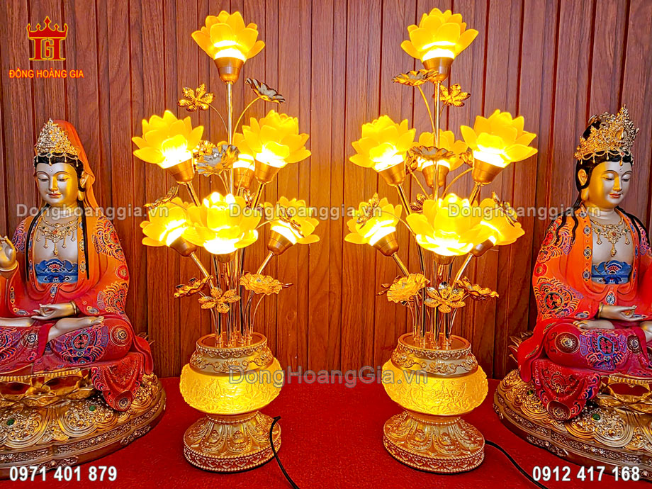 Đôi Đèn Thờ Lưu Ly Hình Hoa Sen Bày Trí Ban Thờ Phật