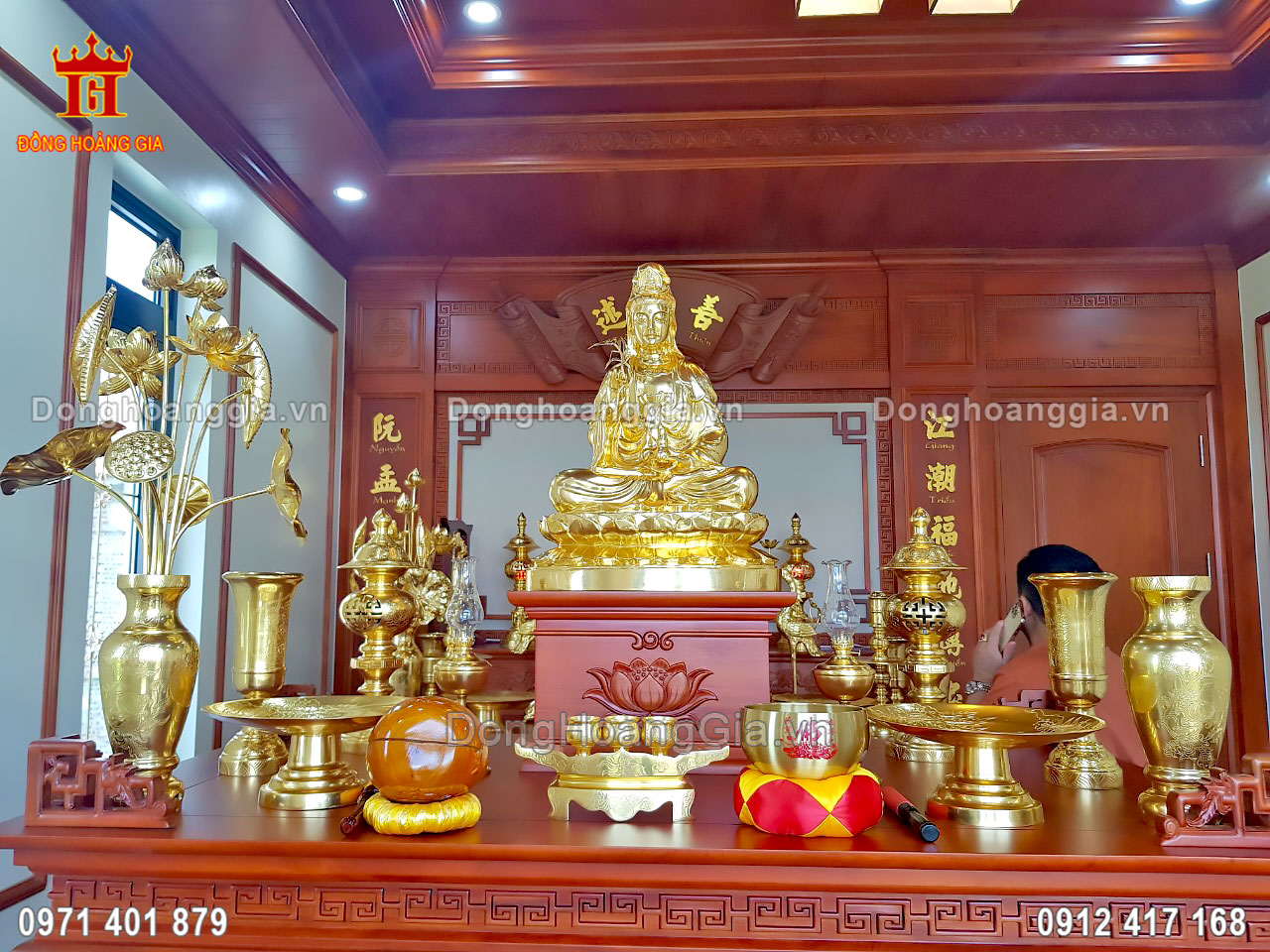 Lắp Đặt Bộ Đồ Thờ Dát Vàng Cho Phòng Thờ Phật Quan Âm - SP1522