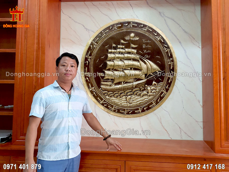 Lắp Đặt Tranh Thuận Buồm Xuôi Gió Hun Giả Cổ Tại Phòng Làm Việc