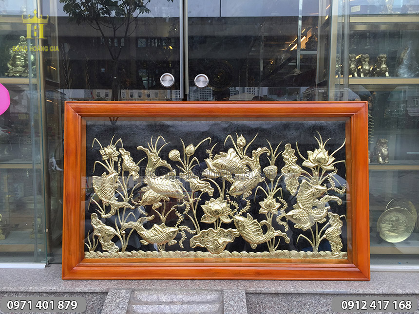 Tranh cá chép hoa sen đồng vàng kích thước 1m5 x 0.8m