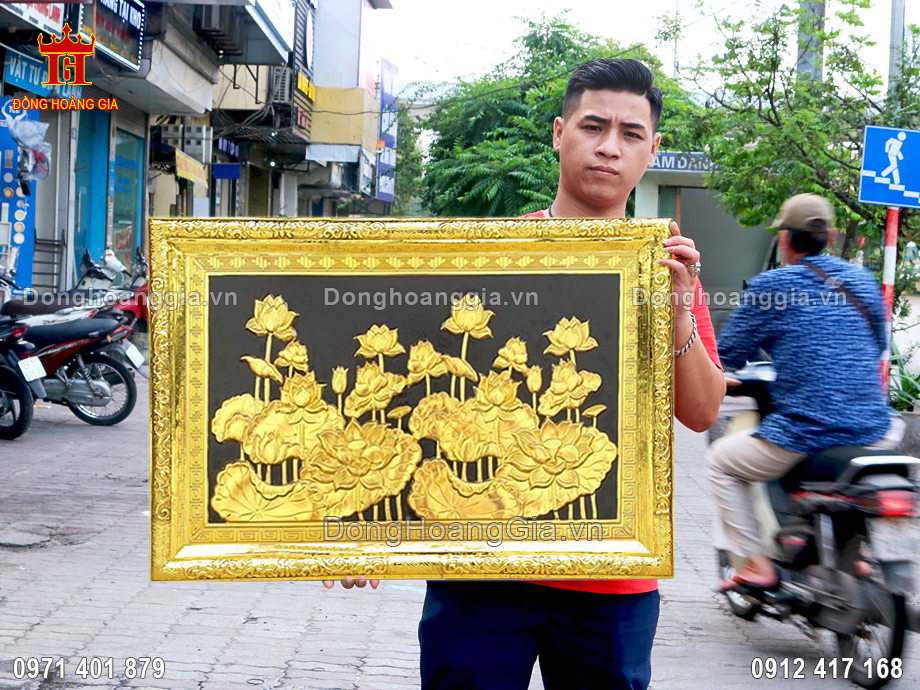 Tranh Hoa Sen Bằng Đồng Mạ Vàng 24K Chế Tác Theo Yêu Cầu