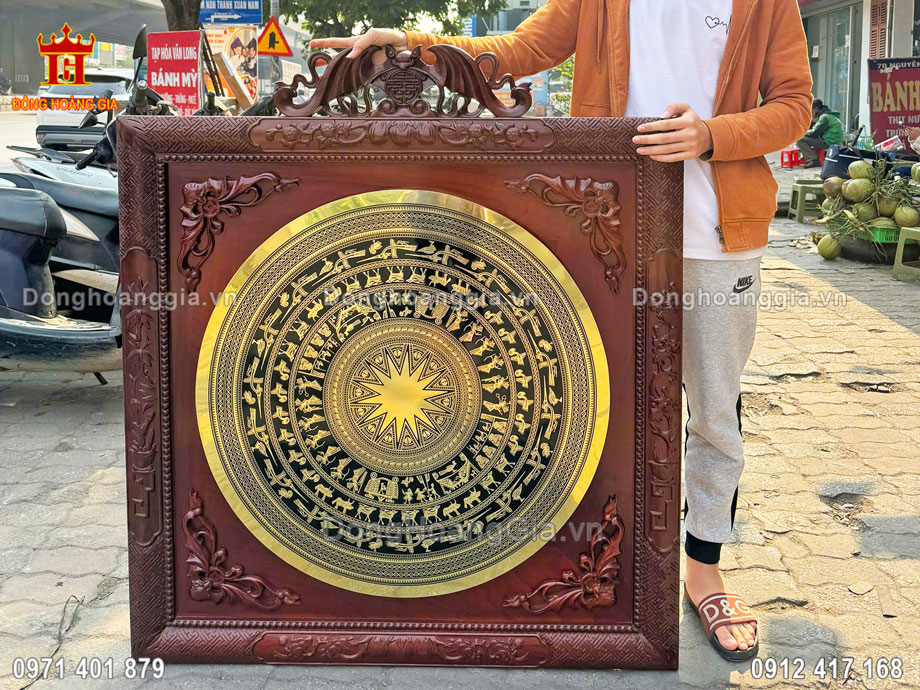 Tranh Mặt Trống Đồng Khung Gỗ Hương Cao Cấp 80x80Cm