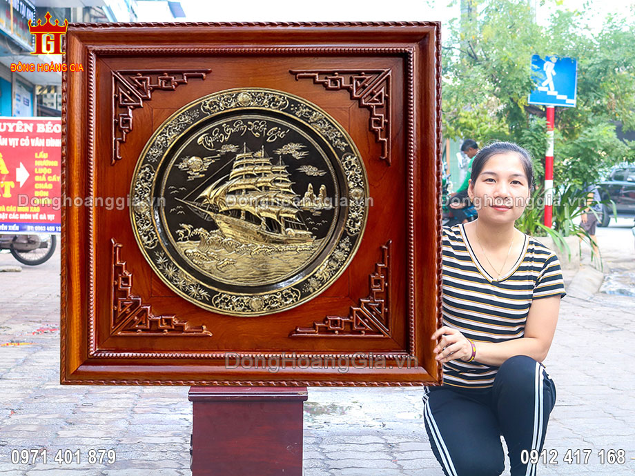 Tranh Thuận Buồm Xuôi Gió Khung Vuông Bằng Đồng Màu Giả Cổ