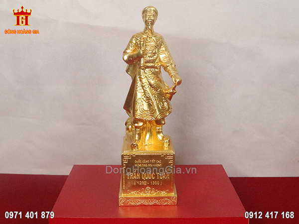 Bức tượng Trần Quốc Tuấn dáng đứng dát vàng 9999 cao cấp